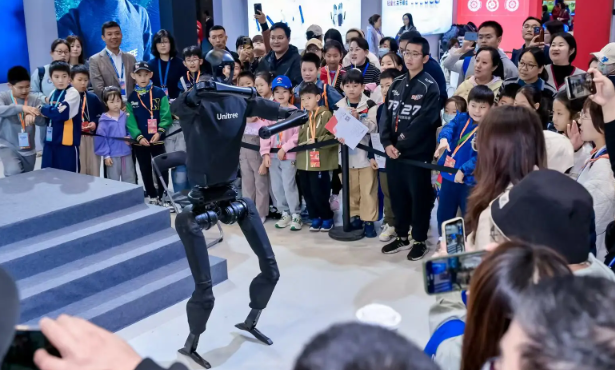 前沿技術(shù)集中亮相,AI賦能千行百業(yè) | 2025青島人工智能博覽會(huì)